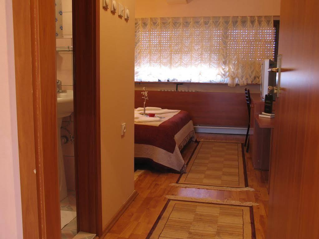 Hotel Square Skopje Ngoại thất bức ảnh
